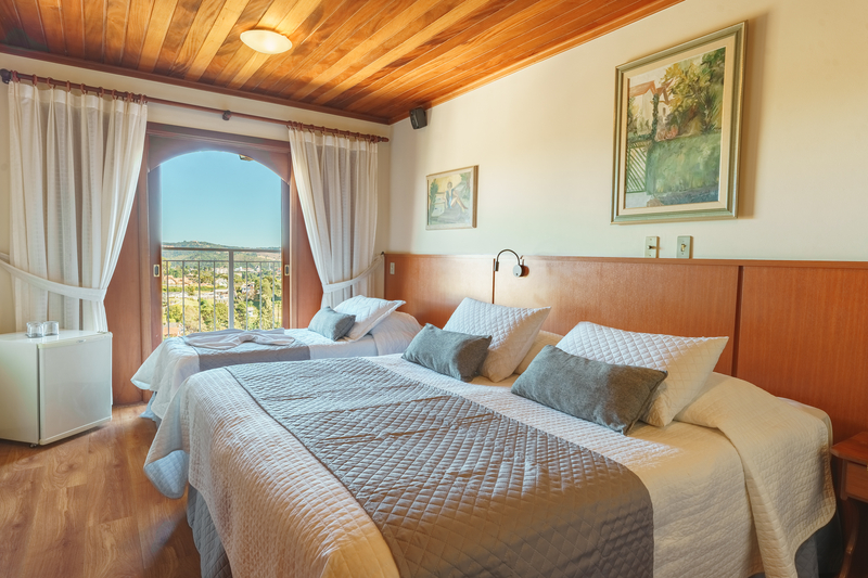 Quarto Triplo Luxo com Varanda